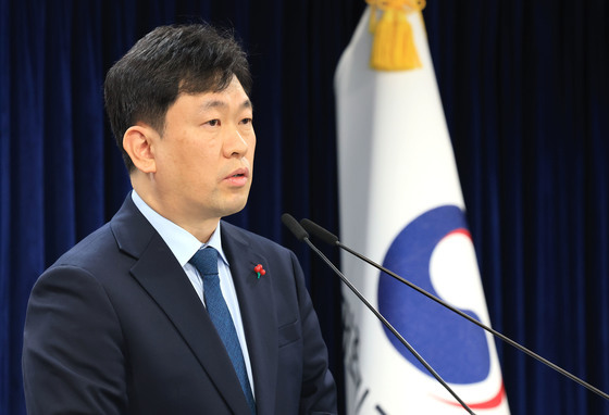 정례브리핑하는 윤민호 통일부 대변인