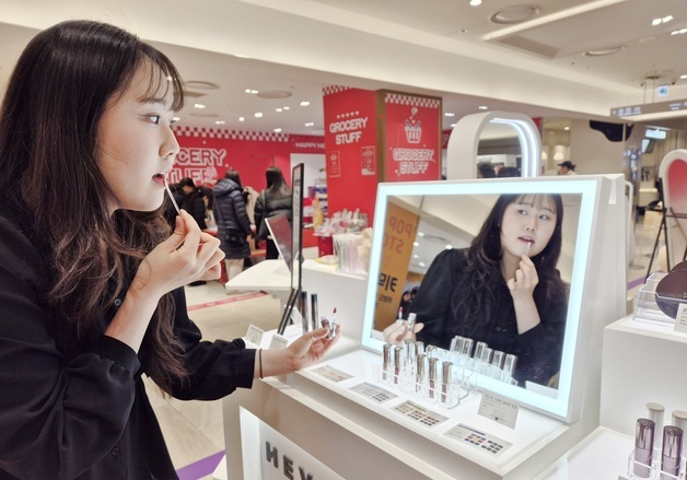롯데백 부산본점, 퍼스널컬러 진단 브랜드 '헤비 메이크업' 팝업