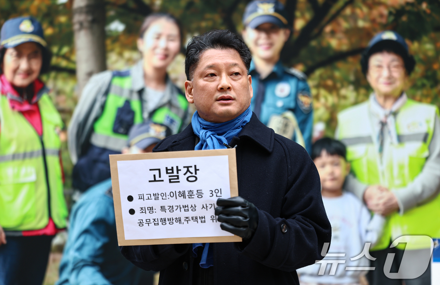 (서울=뉴스1) 김도우 기자 = 김한메 사법정의바로세우기시민행동(사세행) 상임대표가 12일 서울 종로구 서울경찰청 앞에서 기자회견을 열고 이혜훈 기획예산처 장관 후보자 등 3명을 …