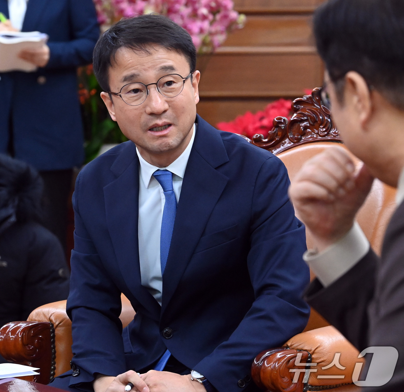 (서울=뉴스1) 유승관 기자 = 한병도 더불어민주당 신임원내대표가 12일 서울 여의도 국회에서 우원식 국회의장을 예방하고 있다. (공동취재) 2026.1.12/뉴스1