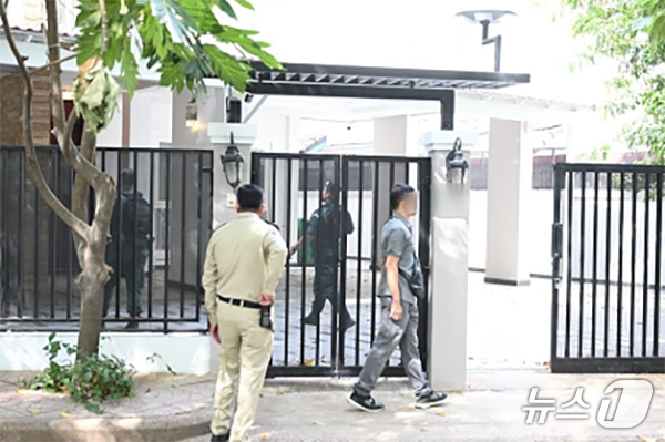 (서울=뉴스1) 이재명 기자 = 청와대는 12일 캄보디아 거점 성 착취 스캠범죄 조직원 26명을 검거했다고 밝혔다.강유정 청와대 대변인은 이날 오전 춘추관에서 브리핑을 통해 "범정 …