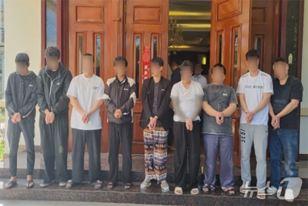 (서울=뉴스1) 이재명 기자 = 청와대는 12일 캄보디아 거점 성 착취 스캠범죄 조직원 26명을 검거했다고 밝혔다.강유정 청와대 대변인은 이날 오전 춘추관에서 브리핑을 통해 "범정 …