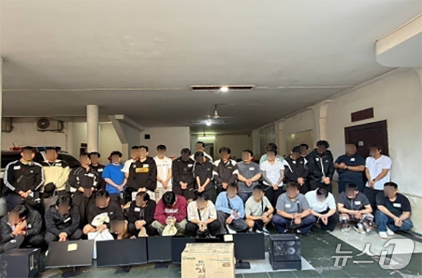 (서울=뉴스1) 이재명 기자 = 청와대는 12일 캄보디아 거점 성 착취 스캠범죄 조직원 26명을 검거했다고 밝혔다.강유정 청와대 대변인은 이날 오전 춘추관에서 브리핑을 통해 "범정 …