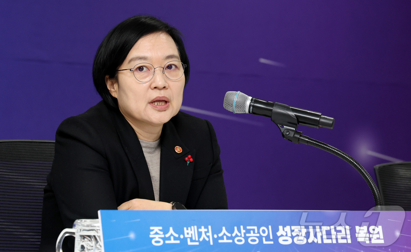 (세종=뉴스1) 김기남 기자 = 한성숙 중소벤처기업부 장관이 12일 세종시 정부컨벤션센터에서 열린 산하기관 업무보고에서 모두 발언을 하고 있다. 2026.1.12/뉴스1