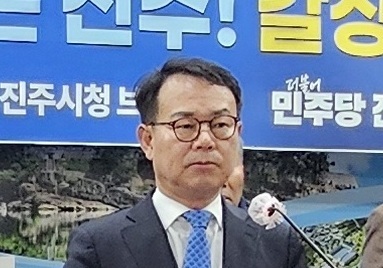 갈상돈 민주당 진주갑 위원장 "최구식 입당 신청은 예의 없다"