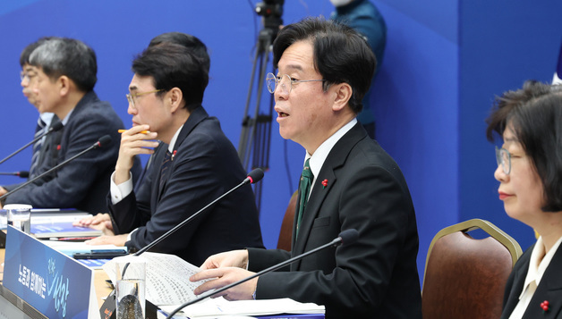 김영훈 "장시간·저임금 성장 끝내야…노동시장 격차 해소"