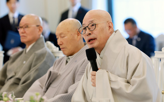 종교지도자 초청 오찬간담회 발언하는 진우스님