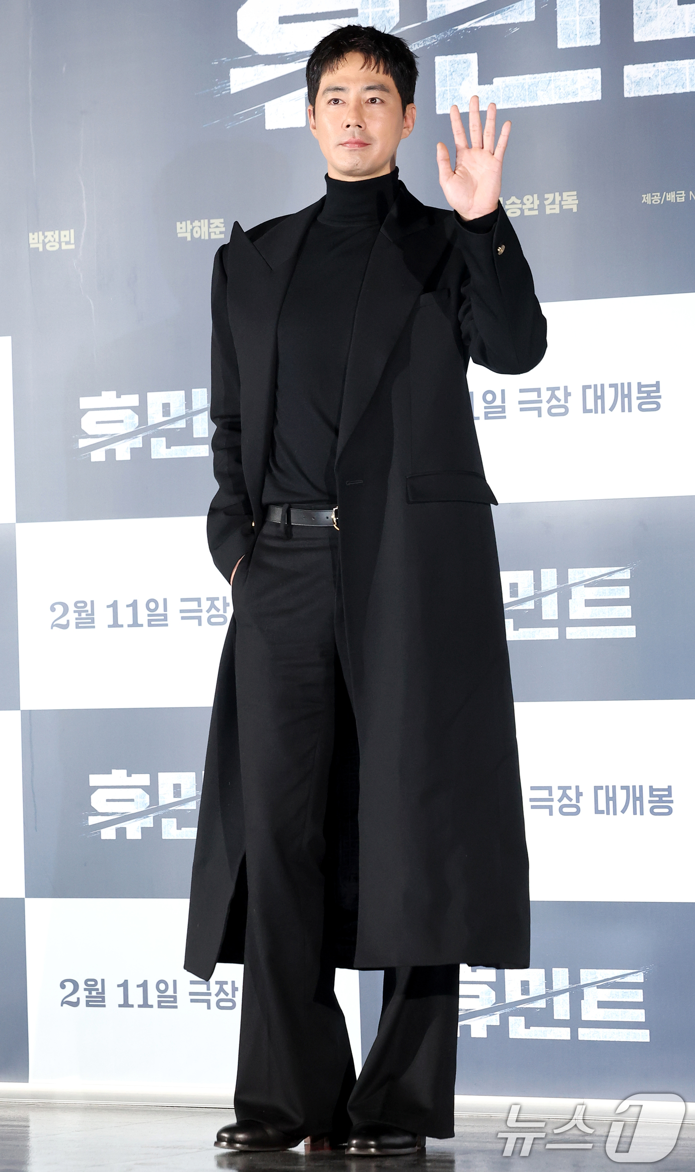 (서울=뉴스1) 권현진 기자 = 배우 조인성이 12일 서울 광진구 롯데시네마 건대입구에서 열린 영화 '휴민트‘(감독 류승완) 제작보고회에 참석해 포즈를 취하고 있다.'휴민트'는 비 …