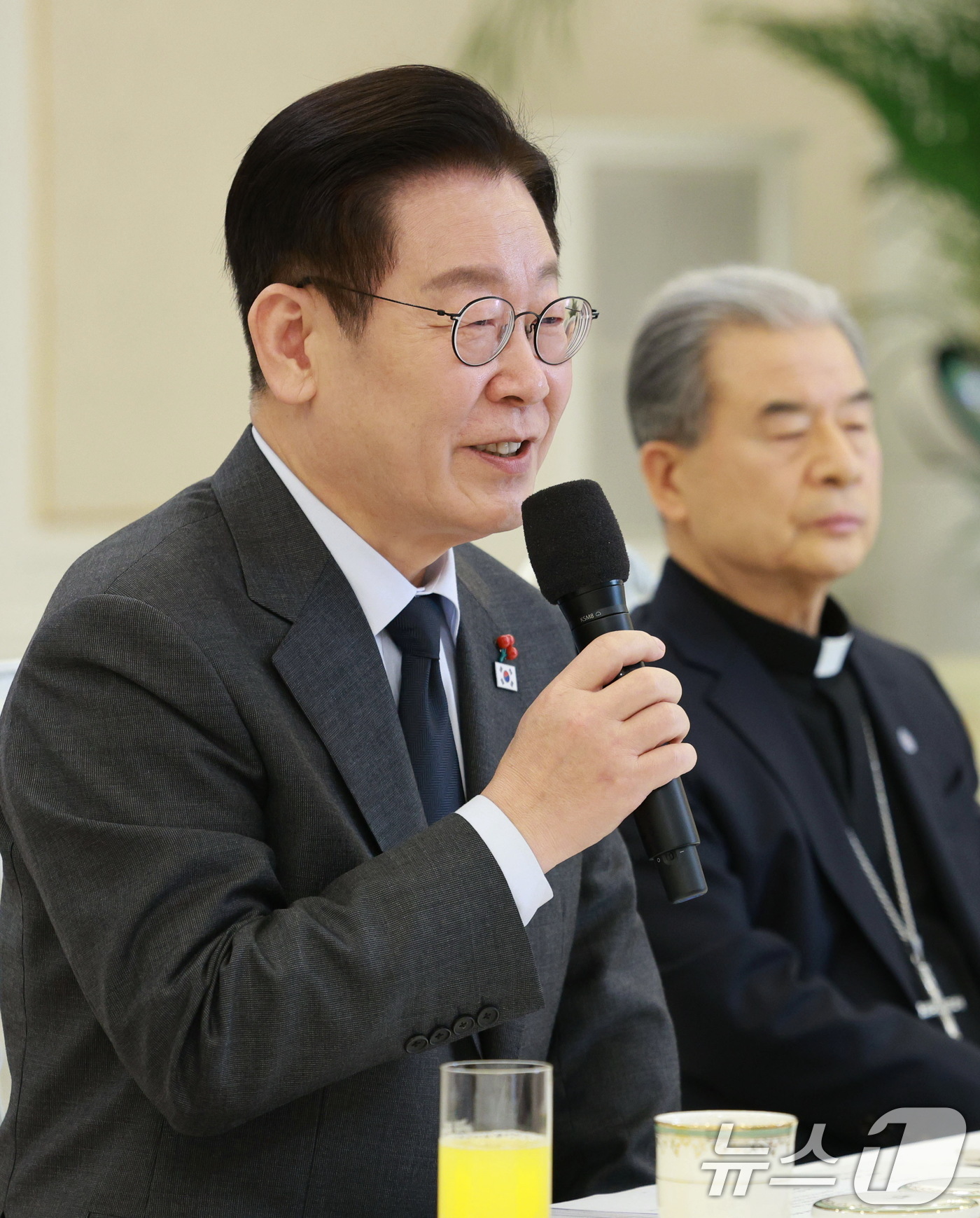 (서울=뉴스1) 이재명 기자 = 이재명 대통령이 12일 청와대에서 열린 종교지도자 초청 오찬간담회에서 발언하고 있다. (청와대통신사진기자단) 2026.1.12/뉴스1