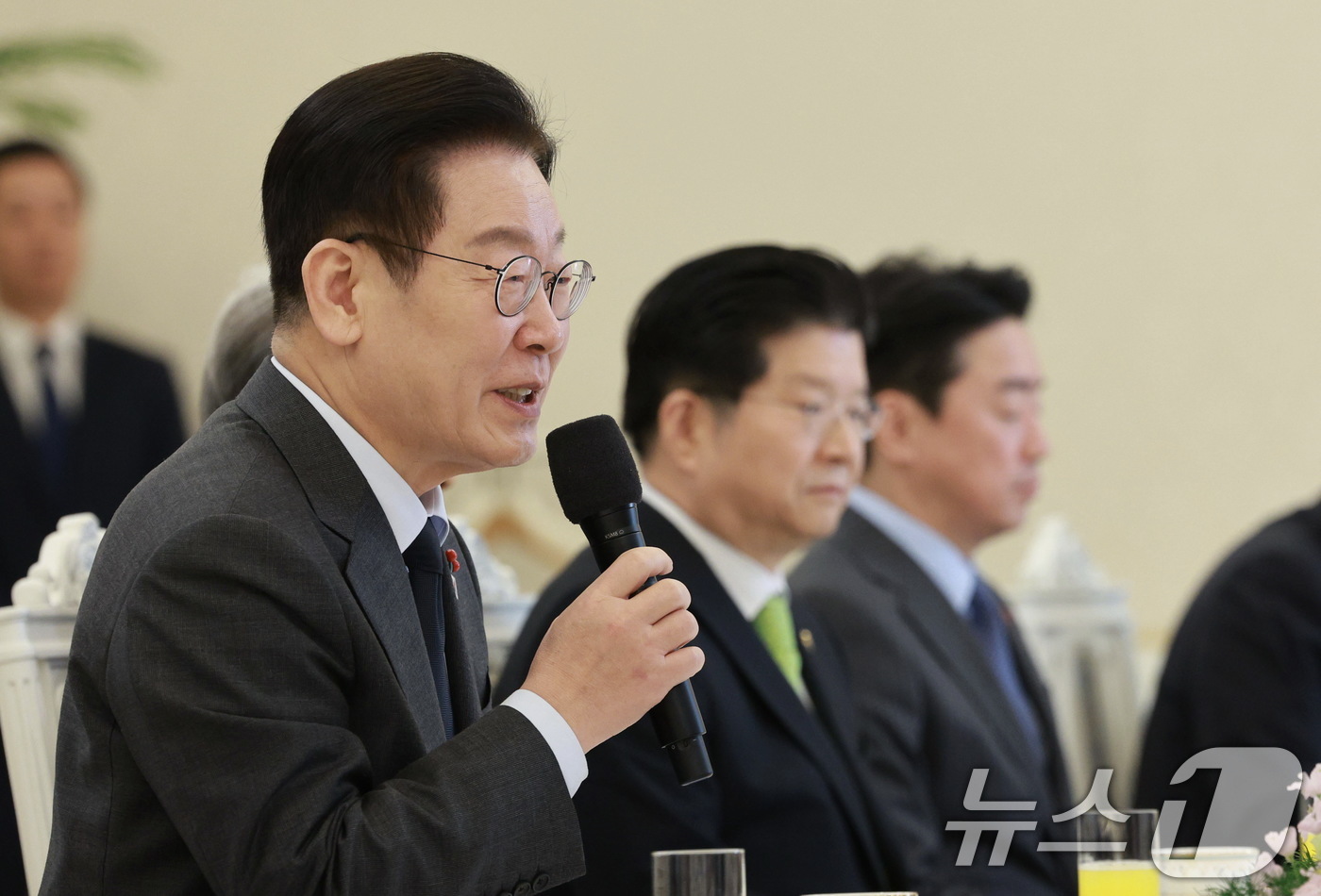 (서울=뉴스1) 이재명 기자 = 이재명 대통령이 12일 청와대에서 열린 종교지도자 초청 오찬간담회에서 발언하고 있다. (청와대통신사진기자단) 2026.1.12/뉴스1