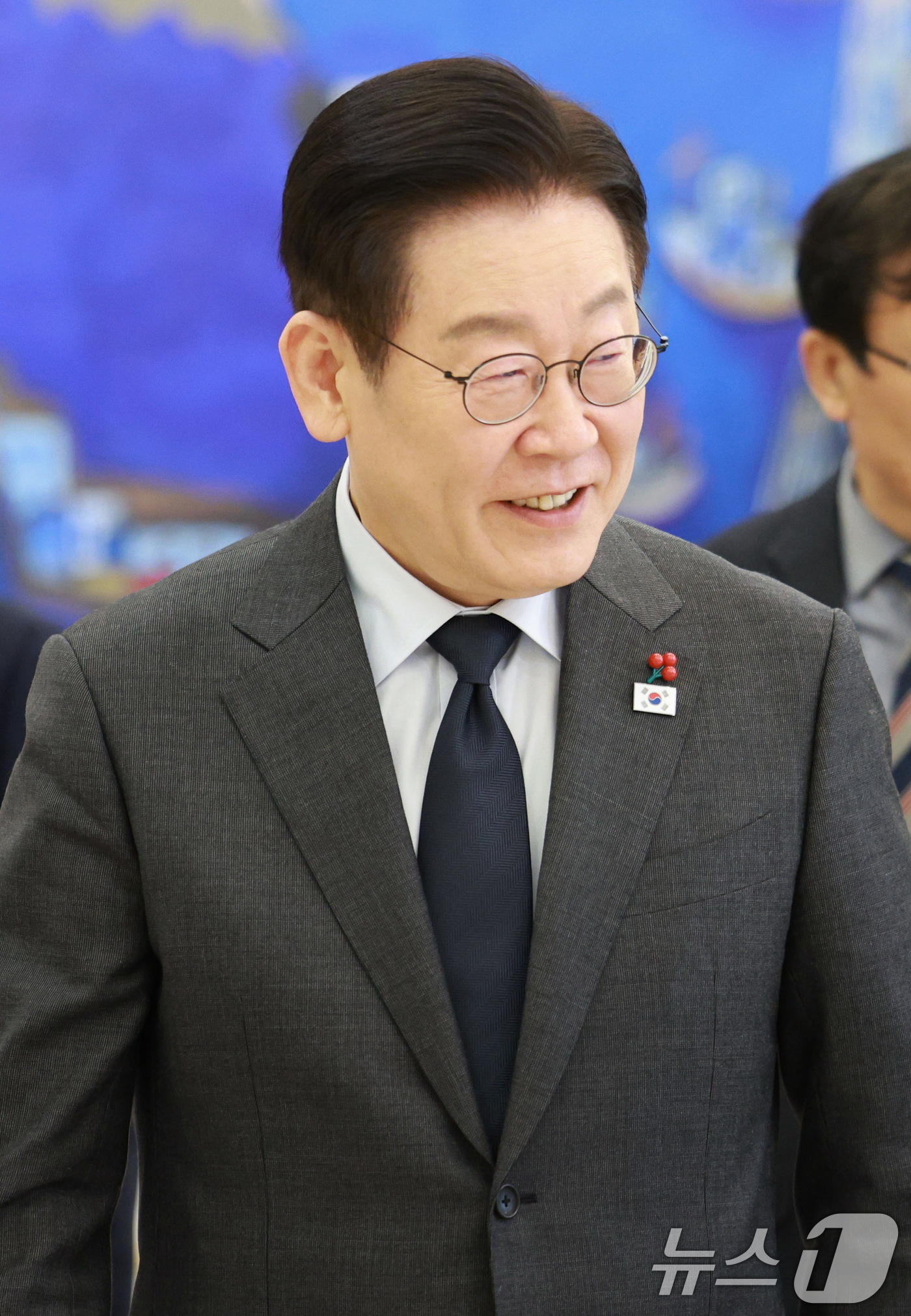 (서울=뉴스1) 이재명 기자 = 이재명 대통령이 12일 청와대에서 열린 종교지도자 초청 오찬 간담회에 입장하고 있다. (청와대통신사진기자단) 2026.1.12/뉴스1