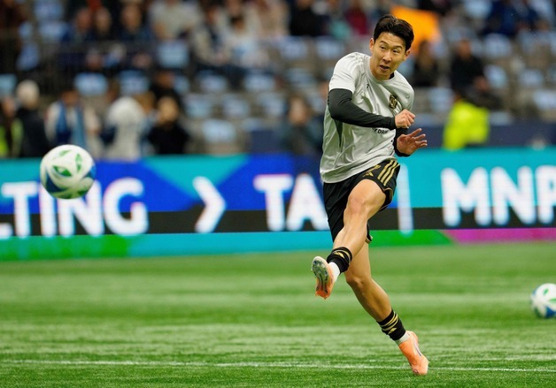 손흥민, 생애 첫 겨울 프리시즌 구슬땀…내달 22일 메시와 맞대결