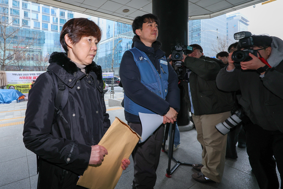 고발인 조사 향하는 故 장덕준 씨 어머니