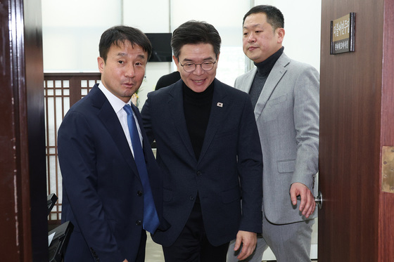 한병도 원내대표실 나서는 정원오 구청장