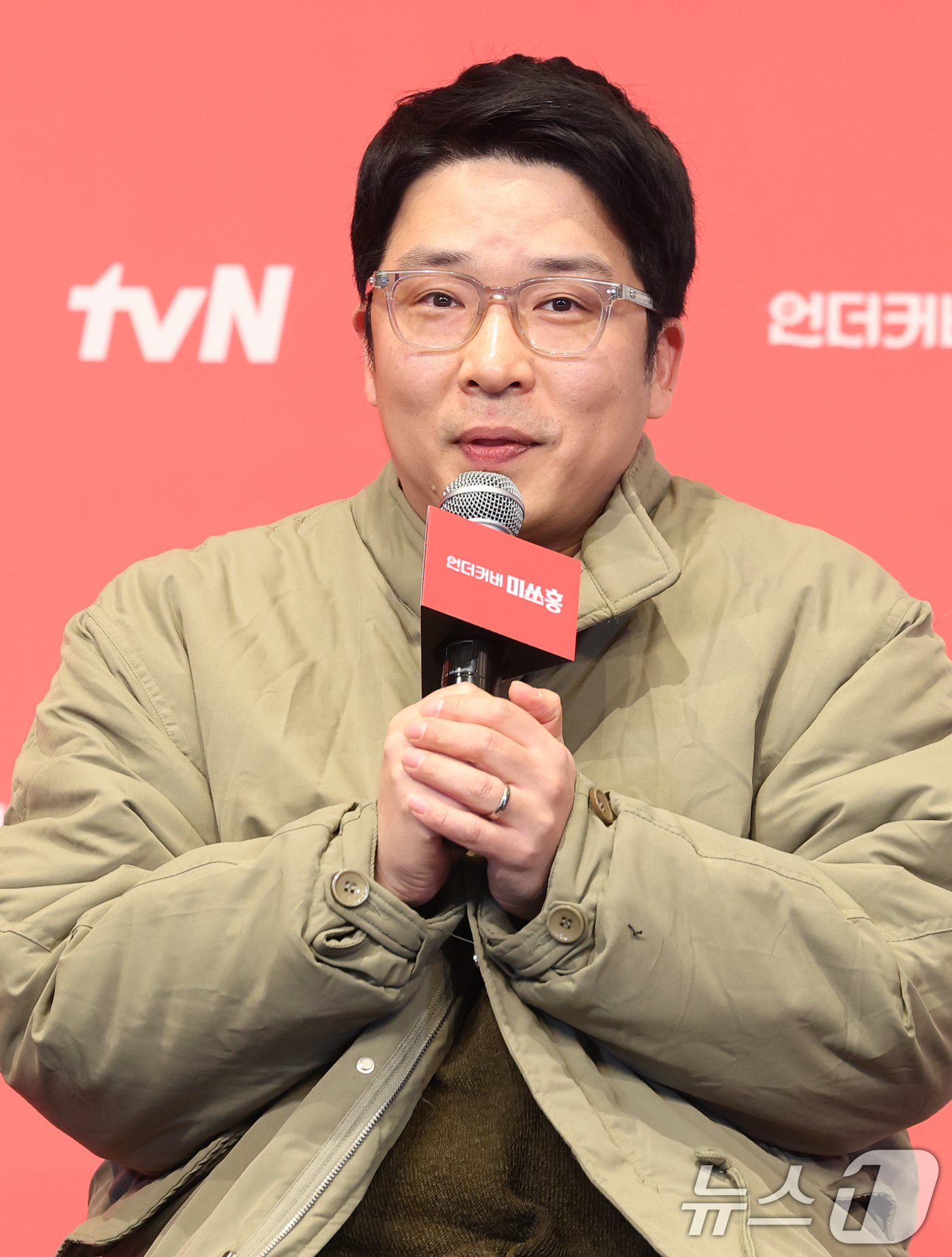 (서울=뉴스1) 권현진 기자 = 박선호 PD가 12일 서울 구로구 더링크 호텔에서 열린 tvN 새 토일드라마 ‘언더커버 미쓰홍’(극본 문현경) 제작발표회에 참석해 인사말을 하고 있 …