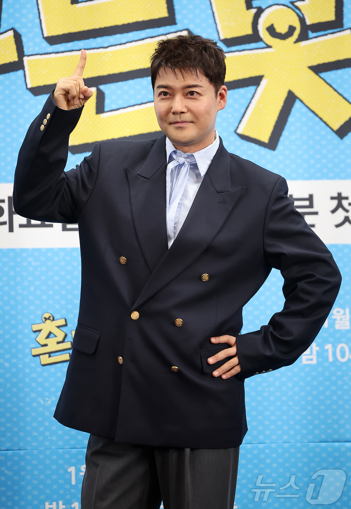 (서울=뉴스1) 김진환 기자 = 방송인 전현무가 12일 오후 서울 마포구 스탠포드호텔코리아에서 열린 JTBC ‘혼자는 못 해’ 제작발표회에 참석해 포즈를 취하고 있다.‘혼자는 못해 …