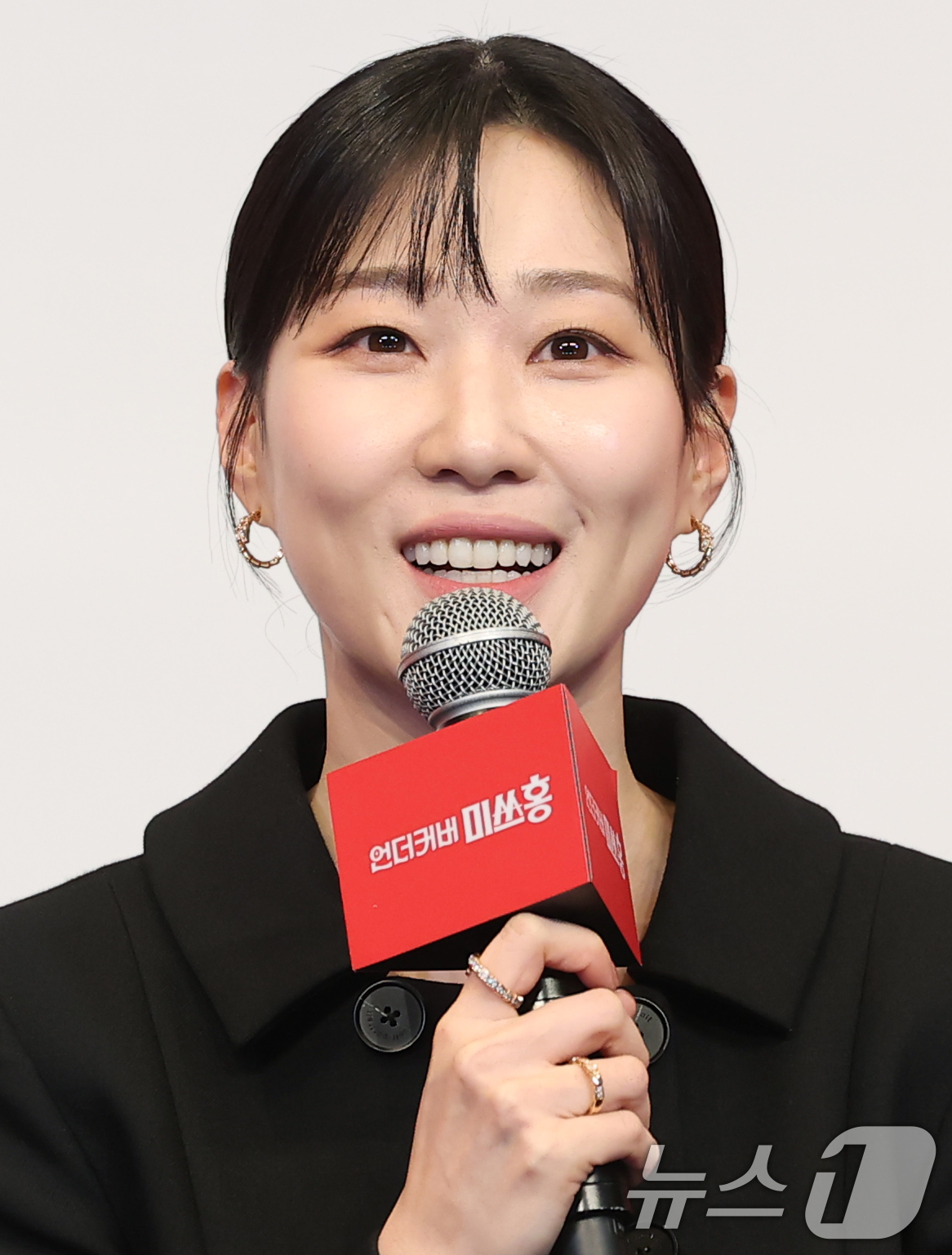 (서울=뉴스1) 권현진 기자 = 배우 하윤경이 12일 서울 구로구 더링크 호텔에서 열린 tvN 새 토일드라마 ‘언더커버 미쓰홍’(연출 박선호/극본 문현경) 제작발표회에 참석해 인사 …