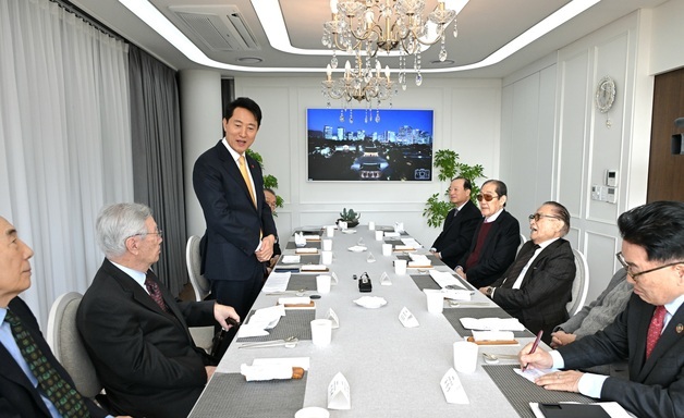 [동정] 오세훈 시장, 국민의힘 상임고문단 간담회