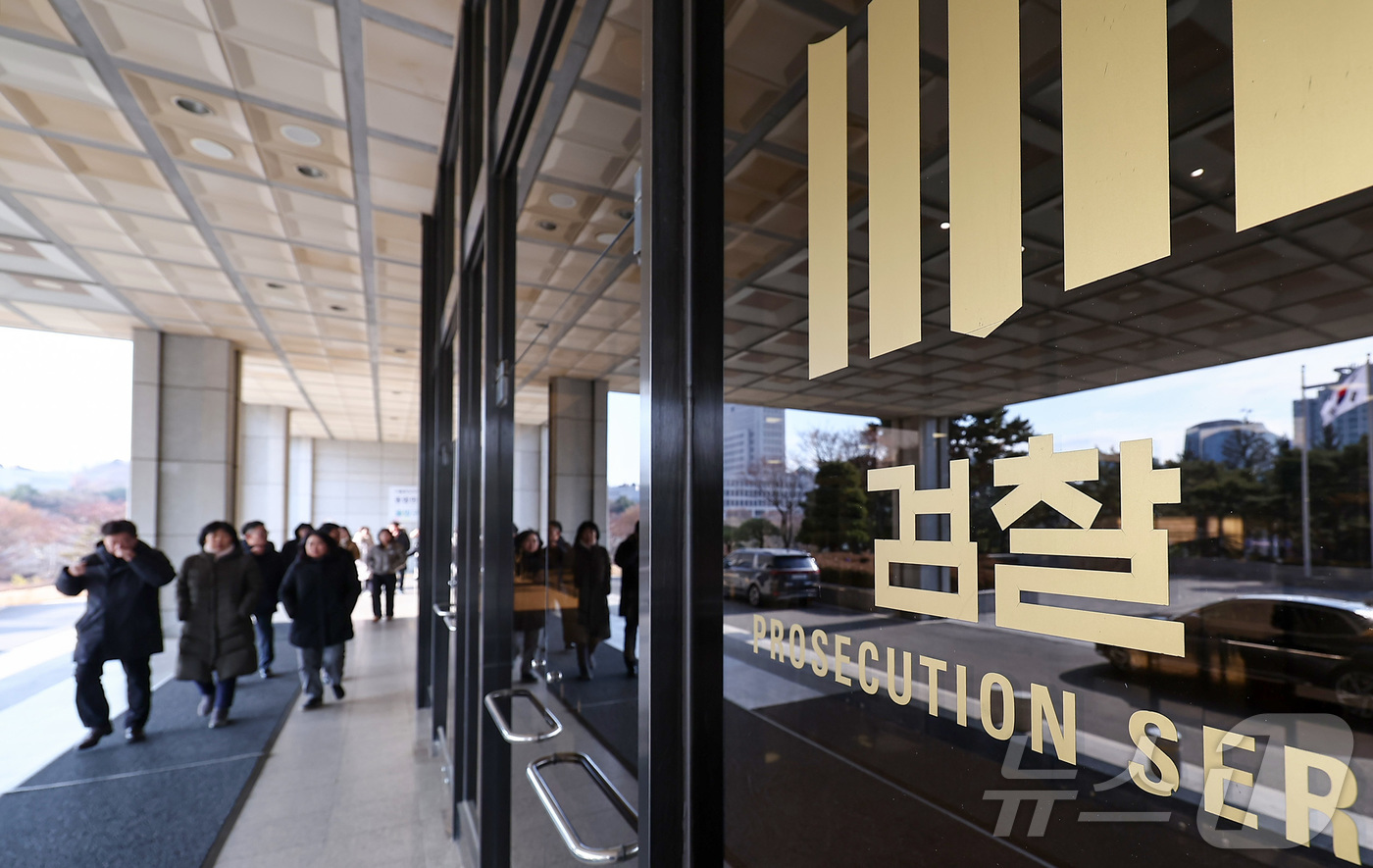 (서울=뉴스1) 김성진 기자 = 정부가 검찰의 직접 수사개시권을 박탈하고 기소 전담기관인 공소청으로 재편하는 한편 부패·경제범죄 등 9대 중대범죄를 수사하는 중대범죄수사청(중수청) …