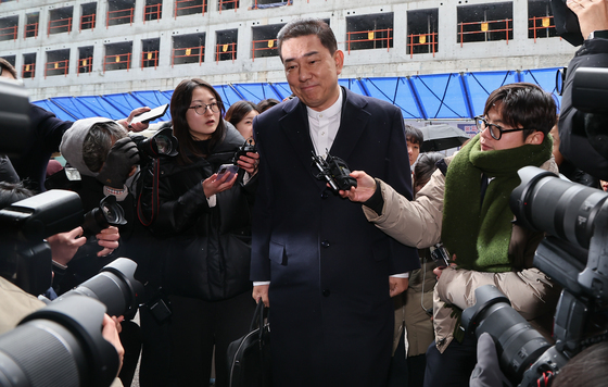 경찰, '김병기 의혹' 전방위 조사…前수사팀장·보좌진 소환