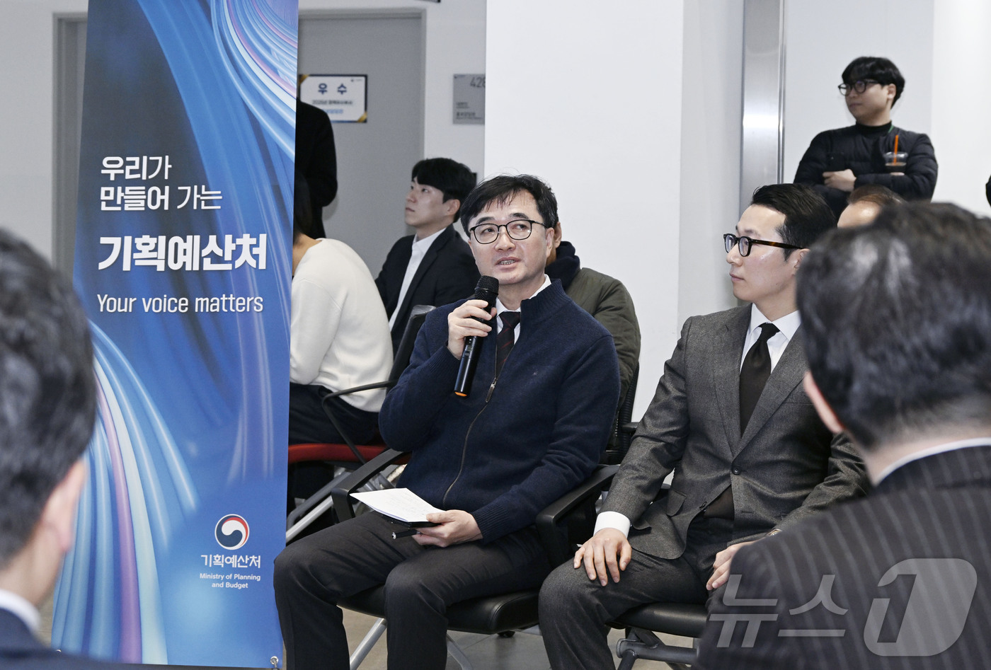 (서울=뉴스1) = 임기근 기획예산처 장관 직무대행 차관이 12일 오전 정부세종청사 중앙동에서 열린 '전직원 소통 간담회'에 참석해 발언하고 있다. (기획예산처 제공. 재판매 및 …