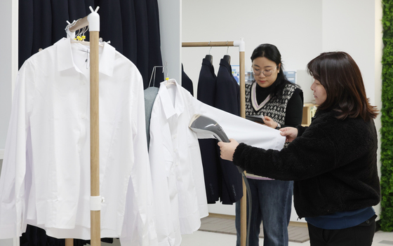 '면접 정장 무료로 대여하세요'