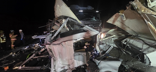 '이틀 전 5명 사망' 서산영덕고속도서 또 연쇄 추돌…2명 사망(종합)