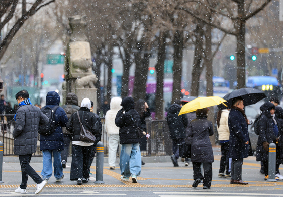 하늘에서 쏟아지는 눈
