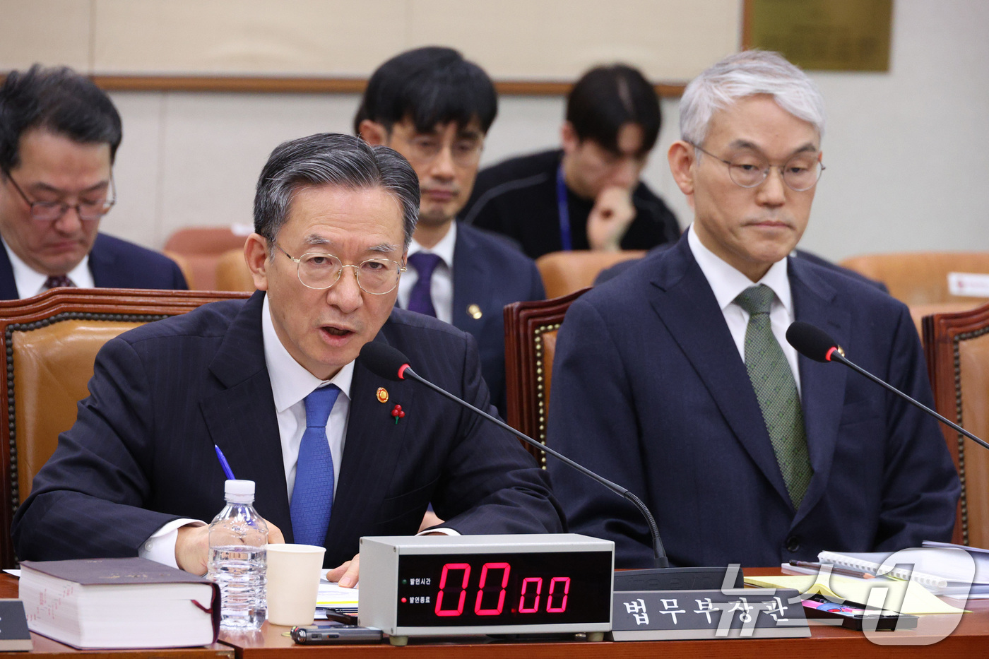 (서울=뉴스1) 신웅수 기자 = 정성호 법무부 장관이 12일 서울 여의도 국회에서 열린 법제사법위원회 전체회의에서 의원 질의에 답변하고 있다. 2026.1.12/뉴스1