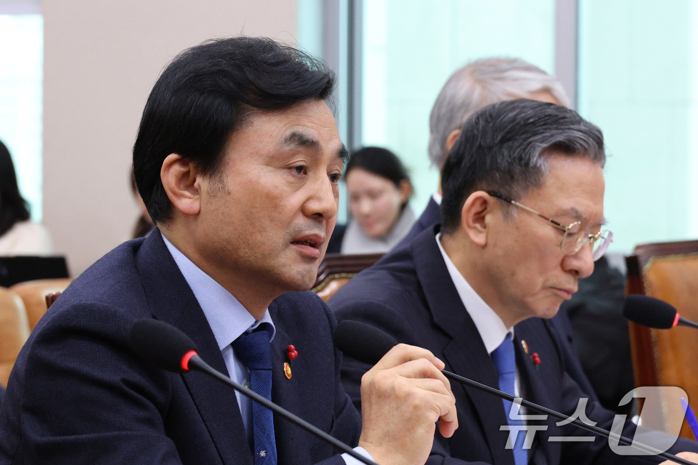 (서울=뉴스1) 신웅수 기자 = 정성호 법무부 장관이 12일 서울 여의도 국회에서 열린 법제사법위원회 전체회의에서 의원 질의에 답변하고 있다. 2026.1.12/뉴스1