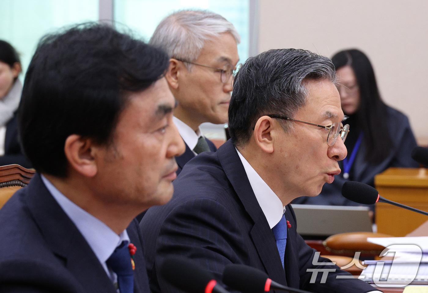 (서울=뉴스1) 신웅수 기자 = 정성호 법무부 장관이 12일 서울 여의도 국회에서 열린 법제사법위원회 전체회의에서 의원 질의에 답변하고 있다. 2026.1.12/뉴스1