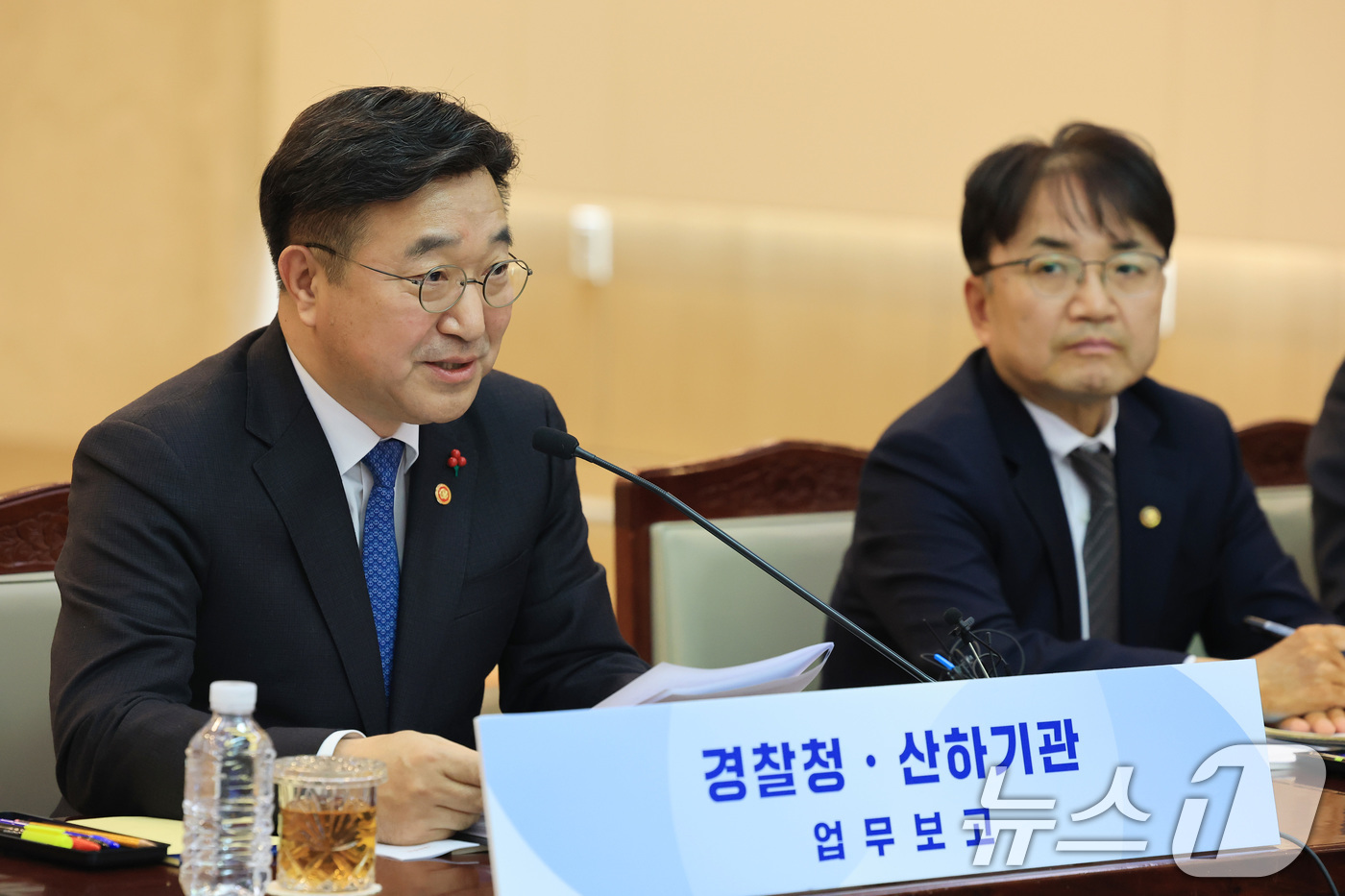 (서울=뉴스1) 임세영 기자 = 윤호중 행정안전부 장관이 12일 서울 종로구 정부서울청사에서 열린 경찰청·산하기관 업무보고에서 모두발언을 하고 있다. 2026.1.12/뉴스1