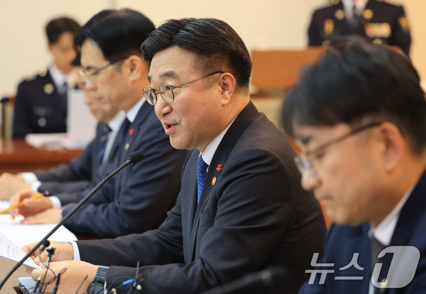 (서울=뉴스1) 임세영 기자 = 윤호중 행정안전부 장관이 12일 서울 종로구 정부서울청사에서 열린 경찰청·산하기관 업무보고에서 모두발언을 하고 있다. 2026.1.12/뉴스1