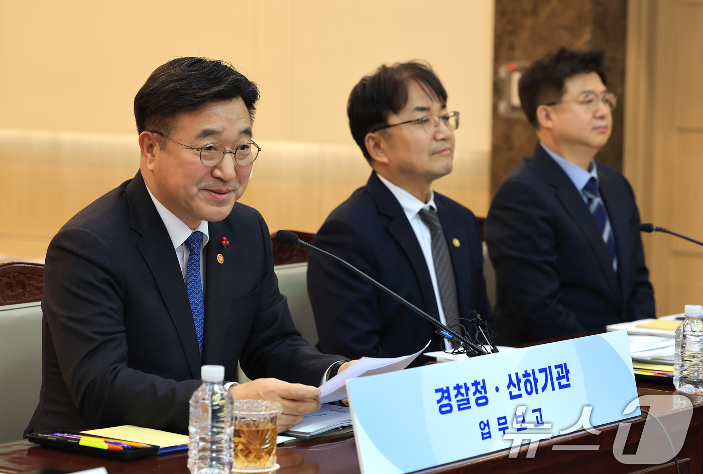 (서울=뉴스1) 임세영 기자 = 윤호중 행정안전부 장관이 12일 서울 종로구 정부서울청사에서 열린 경찰청·산하기관 업무보고에서 모두발언을 하고 있다. 2026.1.12/뉴스1