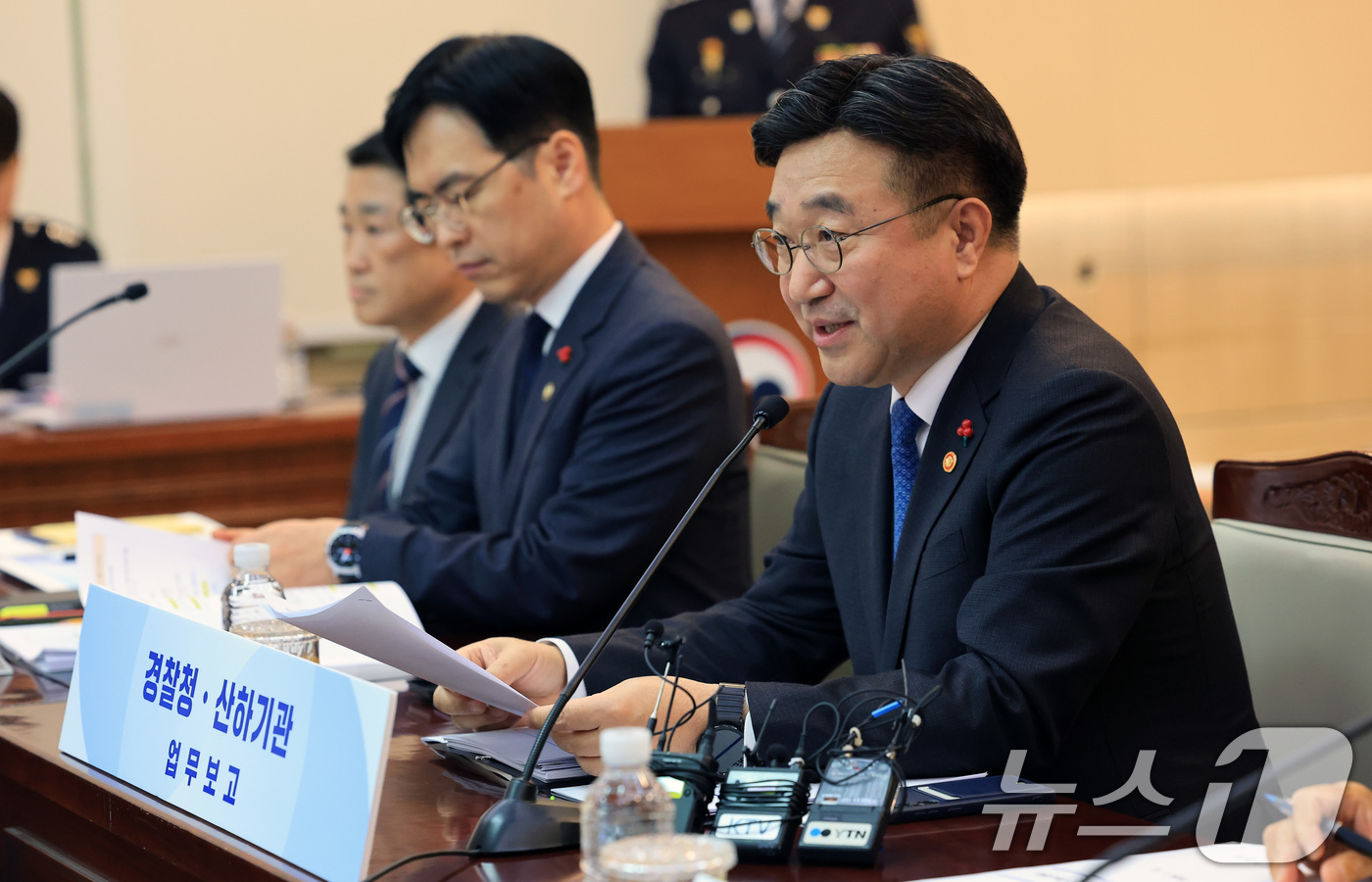 (서울=뉴스1) 임세영 기자 = 윤호중 행정안전부 장관이 12일 서울 종로구 정부서울청사에서 열린 경찰청·산하기관 업무보고에서 모두발언을 하고 있다. 2026.1.12/뉴스1