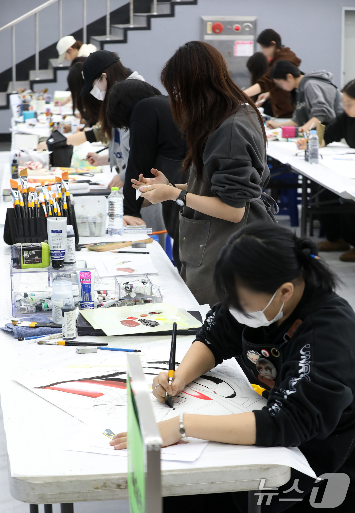 (부산=뉴스1) 윤일지 기자 = 12일 오후 부산 사하구 동아대학교 승학캠퍼스에서 열린 2026학년도 정시모집 미술실기시험에서 수험생들이 그동안 갈고닦은 실력을 발휘하고 있다. 2 …