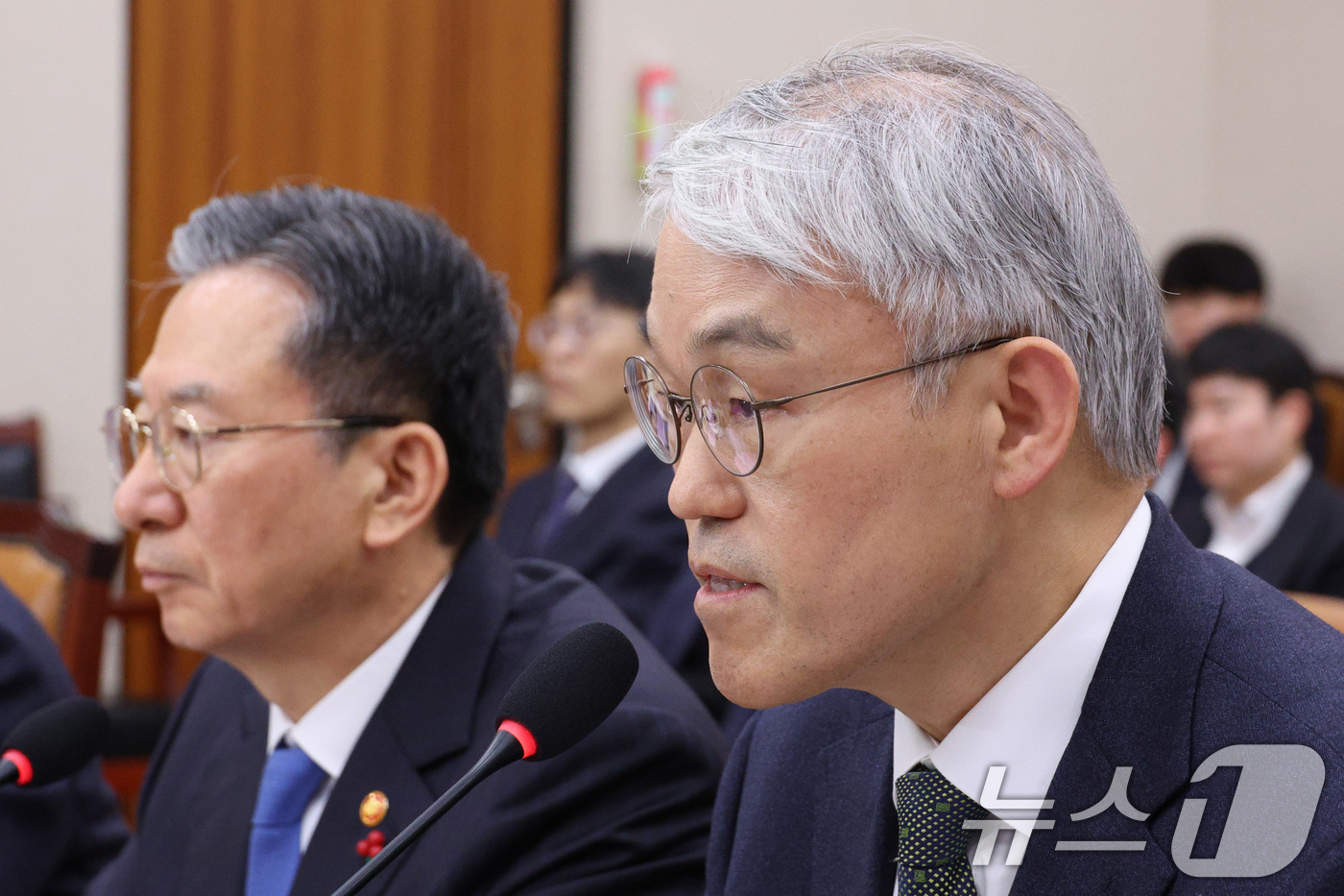 (서울=뉴스1) 신웅수 기자 = 천대엽 법원행정처장이 12일 서울 여의도 국회에서 열린 법제사법위원회 전체회의에서 의원 질의에 답변하고 있다. 2026.1.12/뉴스1