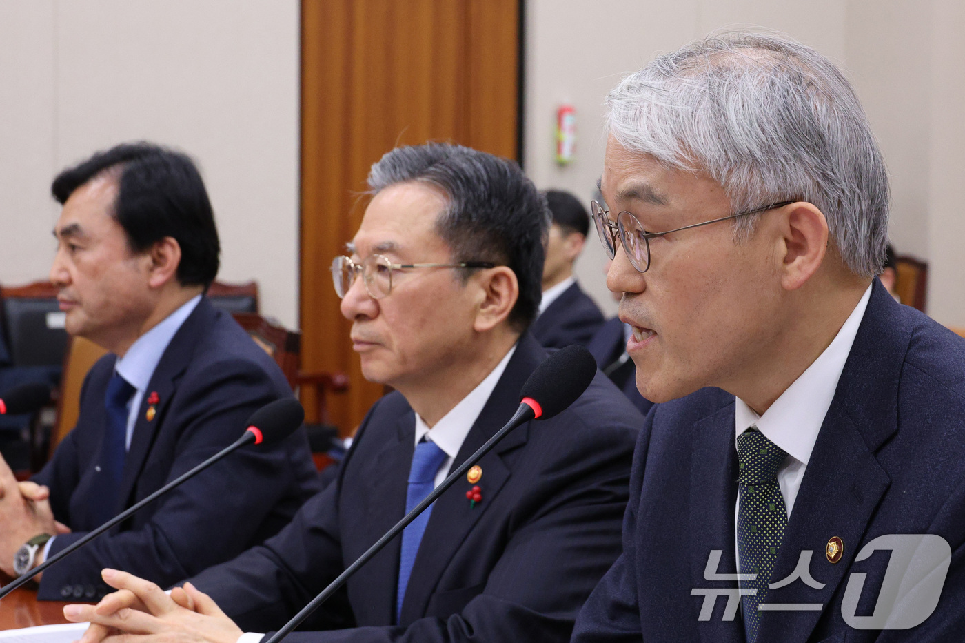 (서울=뉴스1) 신웅수 기자 = 천대엽 법원행정처장이 12일 서울 여의도 국회에서 열린 법제사법위원회 전체회의에서 의원 질의에 답변하고 있다. 2026.1.12/뉴스1