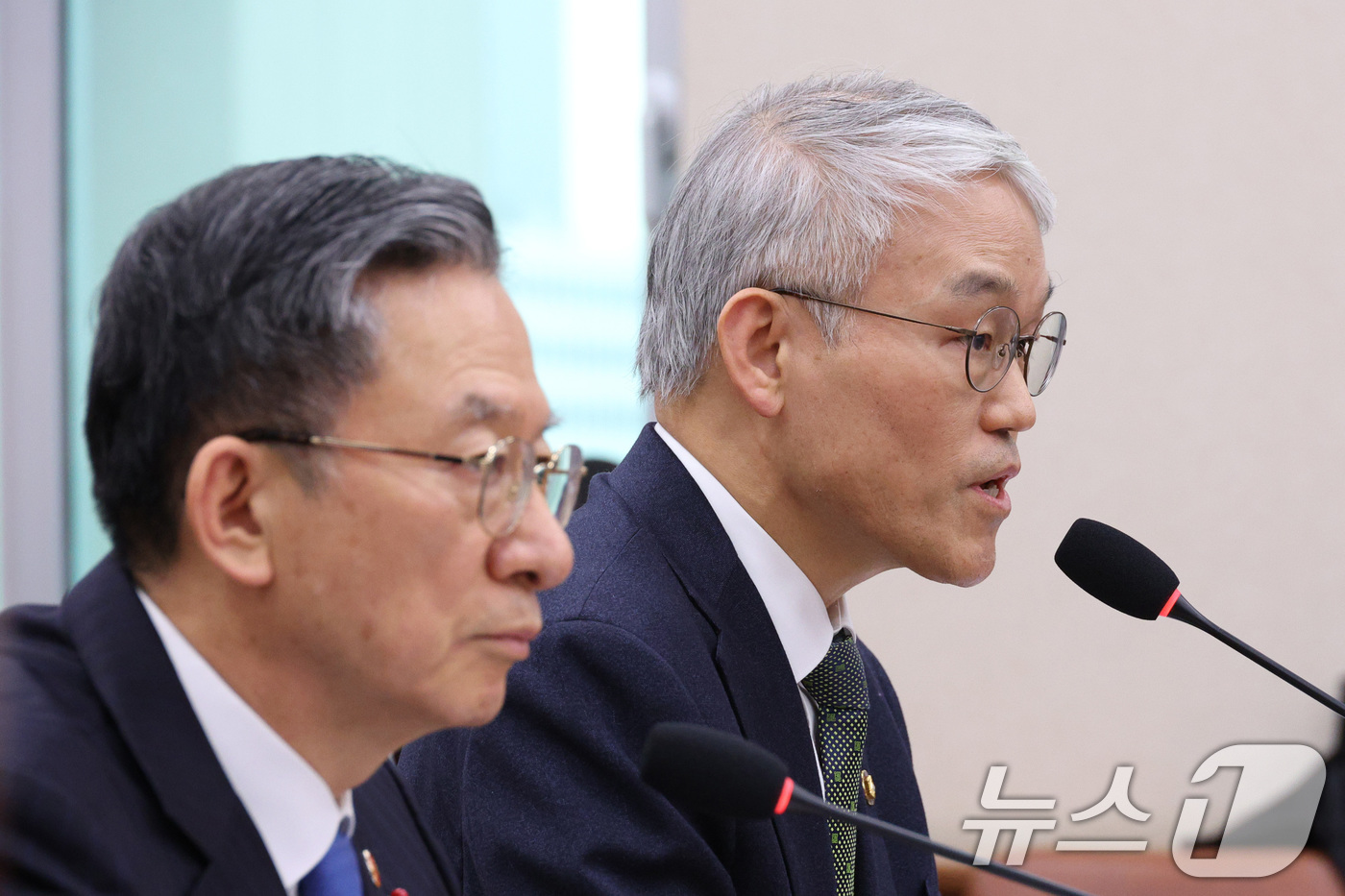 (서울=뉴스1) 신웅수 기자 = 천대엽 법원행정처장이 12일 서울 여의도 국회에서 열린 법제사법위원회 전체회의에서 의원 질의에 답변하고 있다. 2026.1.12/뉴스1