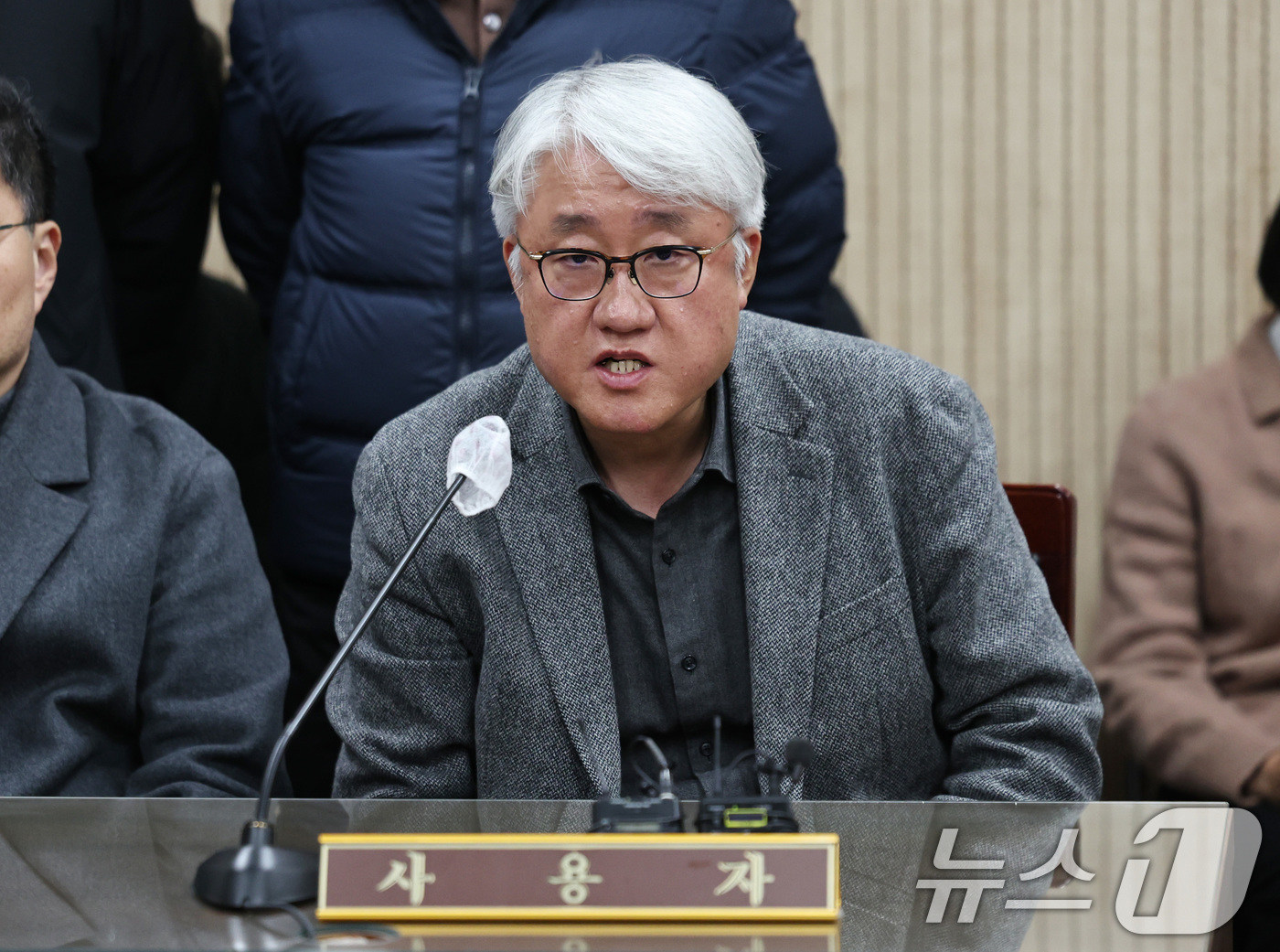 (서울=뉴스1) 구윤성 기자 = 김정환 서울시버스운송사업조합 이사장이 12일 오후 서울 영등포구 서울지방노동위원회에서 열린 특별조정위원회 사후 조정회의에서 발언하고 있다. 2026 …