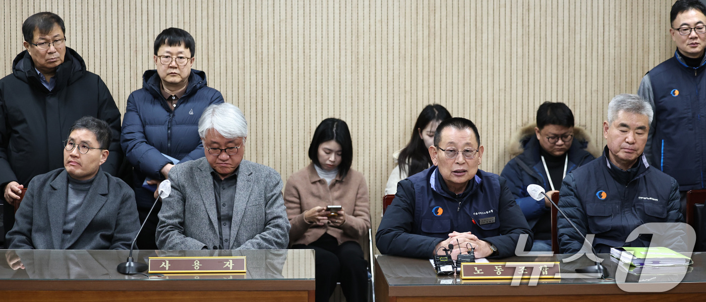 (서울=뉴스1) 구윤성 기자 = 박점곤 서울시 버스노동조합 위원장이 12일 오후 서울 영등포구 서울지방노동위원회에서 열린 특별조정위원회 사후 조정회의에서 발언하고 있다. 2026. …