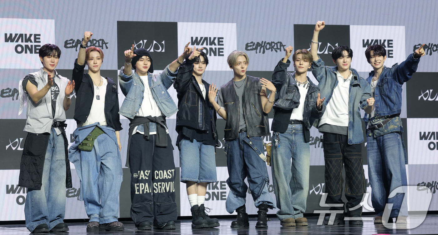 (서울=뉴스1) 권현진 기자 = 그룹 알파드라이브원(ALD1)이 12일 서울 용산구 블루스퀘어 SOL트래블홀에서 열린 미니 1집  'EUPHORIA'(유포리아) 발매 쇼케이스에서 …