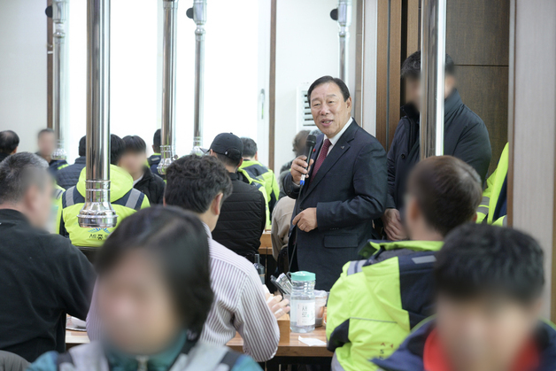 최민호 세종시장, 환경관리원·운전직 공무원과 새해 오찬