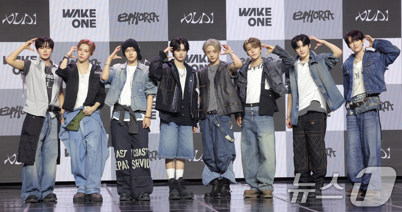 (서울=뉴스1) 권현진 기자 = 그룹 알파드라이브원(ALD1)이 12일 서울 용산구 블루스퀘어 SOL트래블홀에서 열린 미니 1집  'EUPHORIA'(유포리아) 발매 쇼케이스에서 …