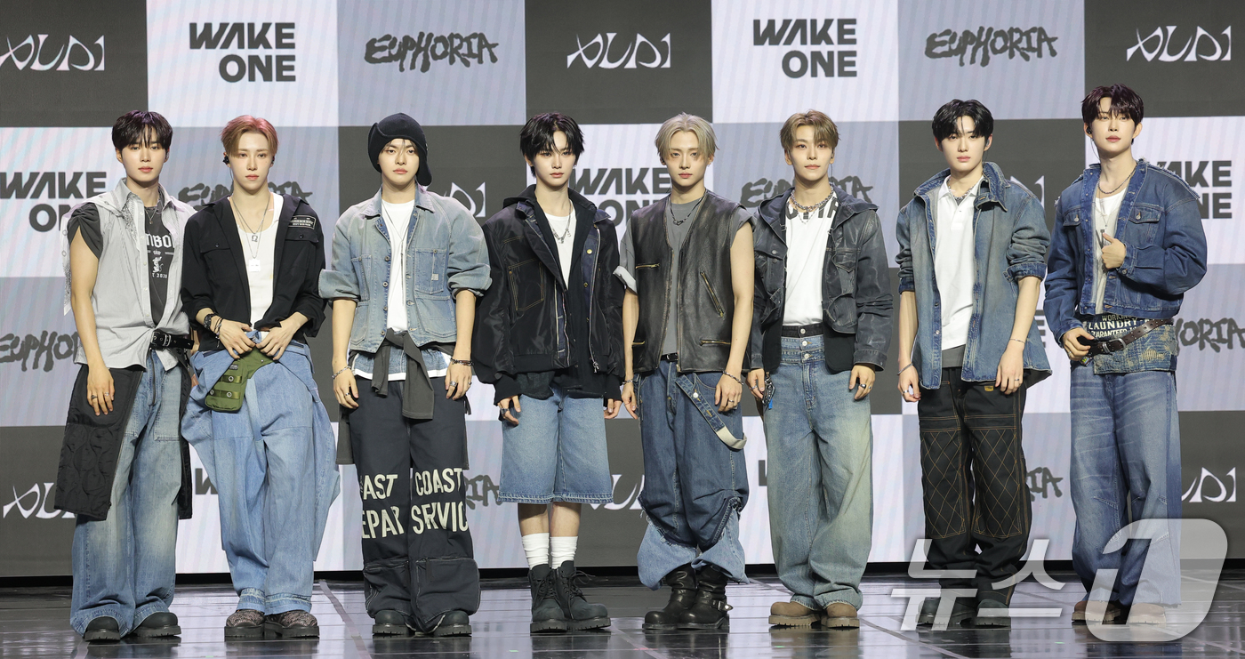 (서울=뉴스1) 권현진 기자 = 그룹 알파드라이브원(ALD1)이 12일 서울 용산구 블루스퀘어 SOL트래블홀에서 열린 미니 1집  'EUPHORIA'(유포리아) 발매 쇼케이스에서 …