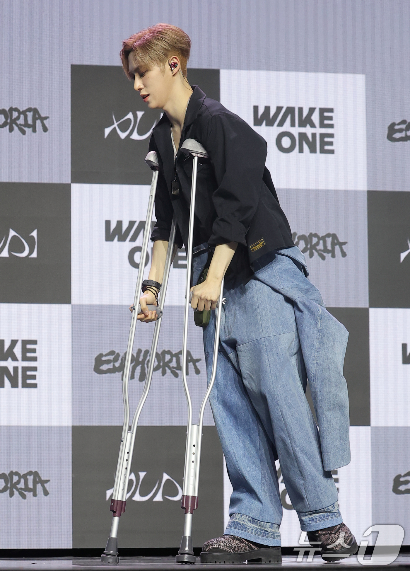 (서울=뉴스1) 권현진 기자 = 그룹 알파드라이브원(ALD1)의 아르노가 12일 서울 용산구 블루스퀘어 SOL트래블홀에서 열린 미니 1집  'EUPHORIA'(유포리아) 발매 쇼케 …