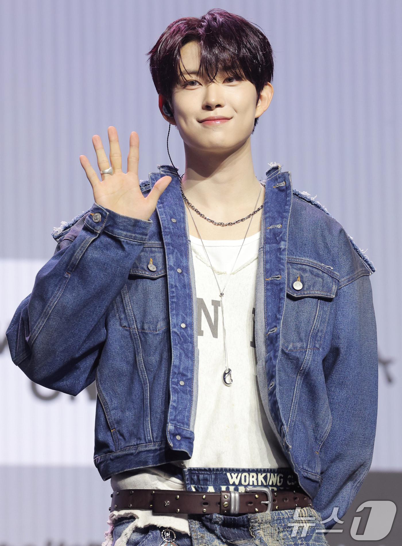 (서울=뉴스1) 권현진 기자 = 그룹 알파드라이브원(ALD1)의 건우가 12일 서울 용산구 블루스퀘어 SOL트래블홀에서 열린 미니 1집  'EUPHORIA'(유포리아) 발매 쇼케이 …