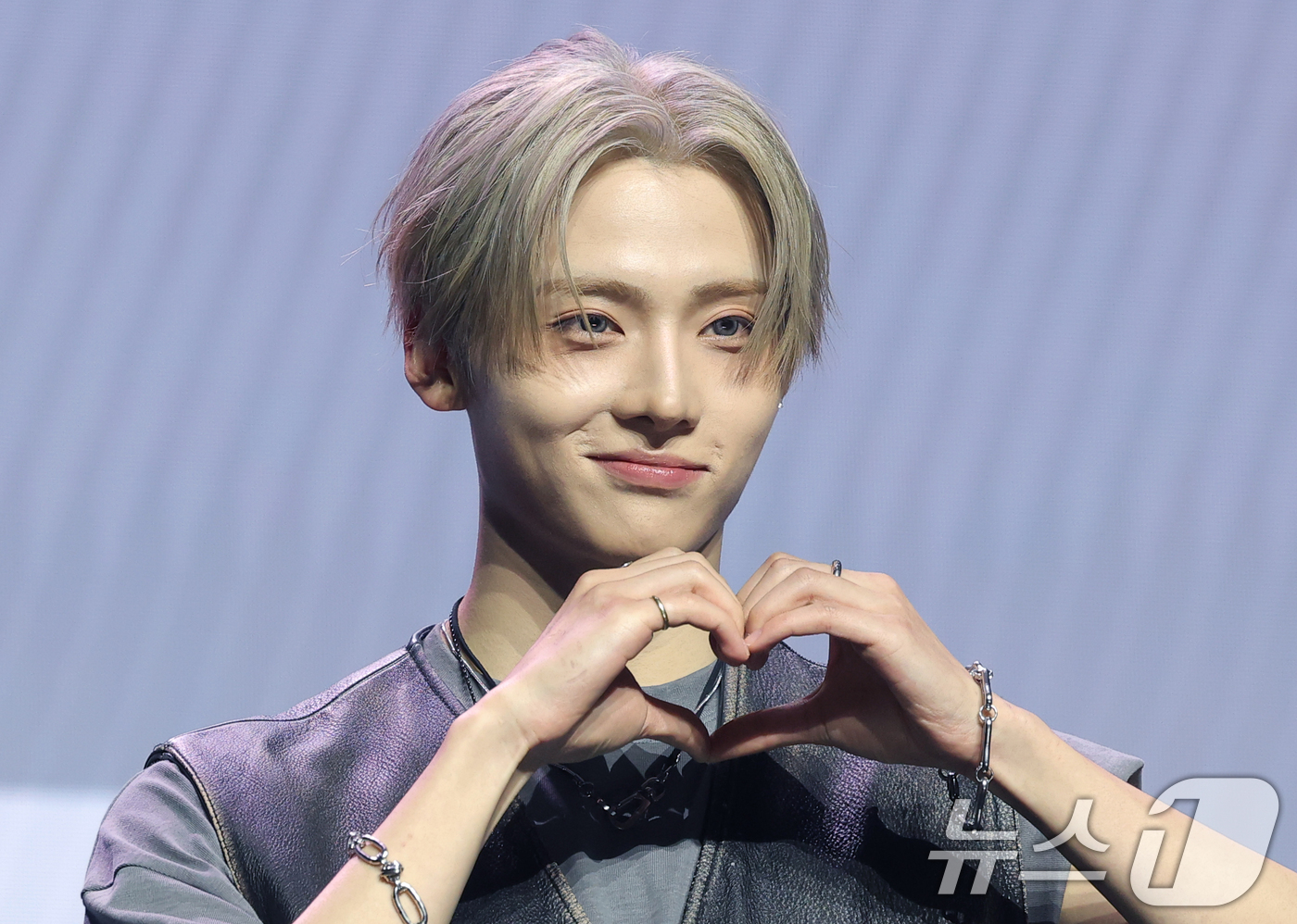 (서울=뉴스1) 권현진 기자 = 그룹 알파드라이브원(ALD1)의 상원이 12일 서울 용산구 블루스퀘어 SOL트래블홀에서 열린 미니 1집  'EUPHORIA'(유포리아) 발매 쇼케이 …