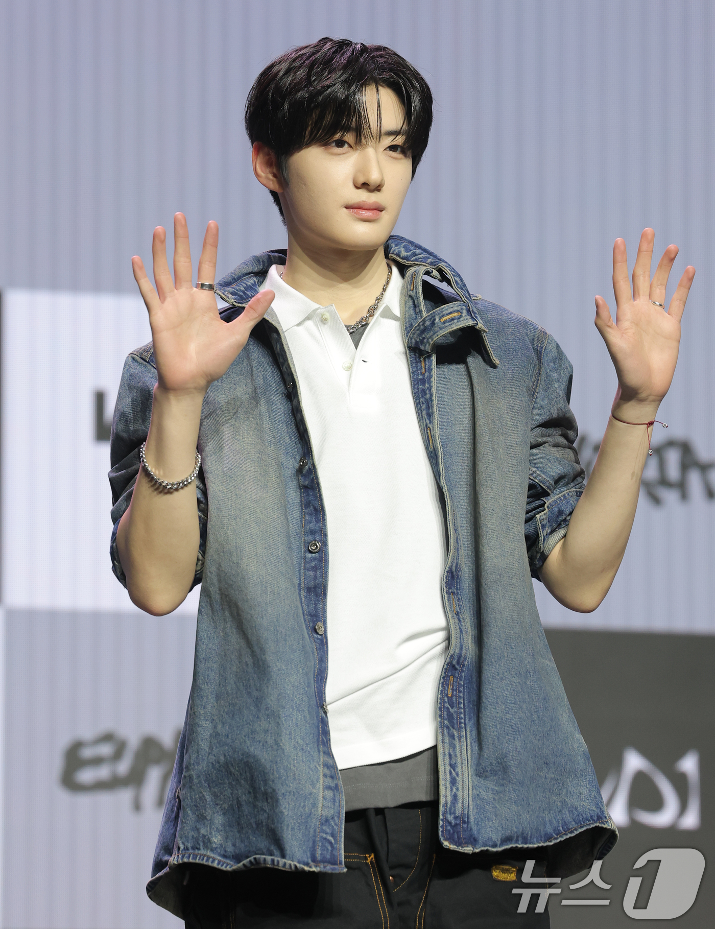 (서울=뉴스1) 권현진 기자 = 그룹 알파드라이브원(ALD1)의 상현이 12일 서울 용산구 블루스퀘어 SOL트래블홀에서 열린 미니 1집  'EUPHORIA'(유포리아) 발매 쇼케이 …