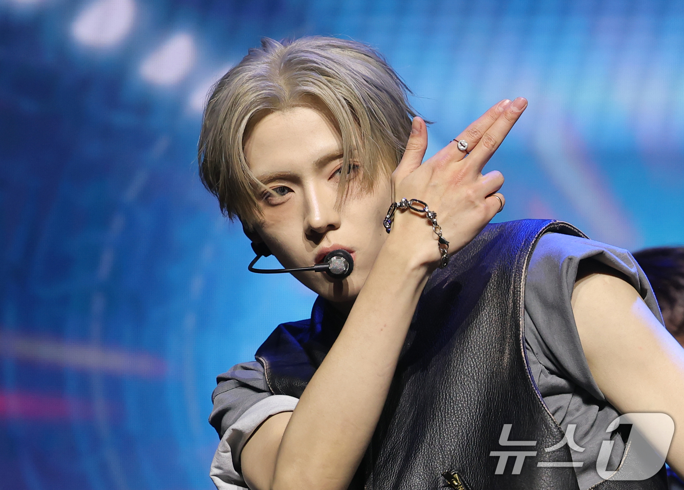 (서울=뉴스1) 권현진 기자 = 그룹 알파드라이브원(ALD1)의 상원이 12일 서울 용산구 블루스퀘어 SOL트래블홀에서 열린 미니 1집  'EUPHORIA'(유포리아) 발매 쇼케이 …